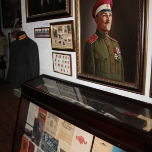 Портрет генерала А.В. Туркула (худ. Г. Недовизий) и экспозиция, посвященная кадетским корпусам в эмиграции.