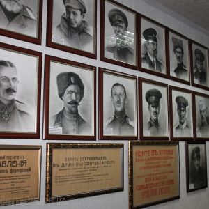 Галерея портретов героев Белого движения.